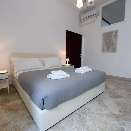 Apartment Easy Holidays - In Selci Colosseo Rom